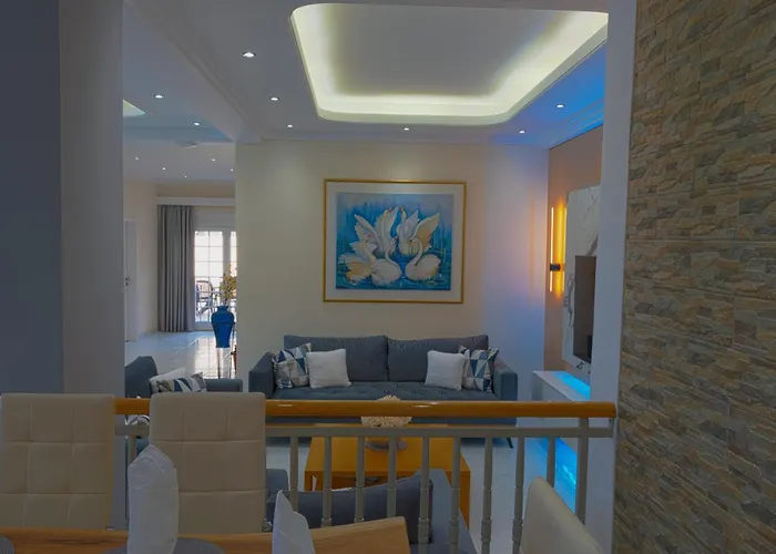 Hillside Horizon * Sgourou